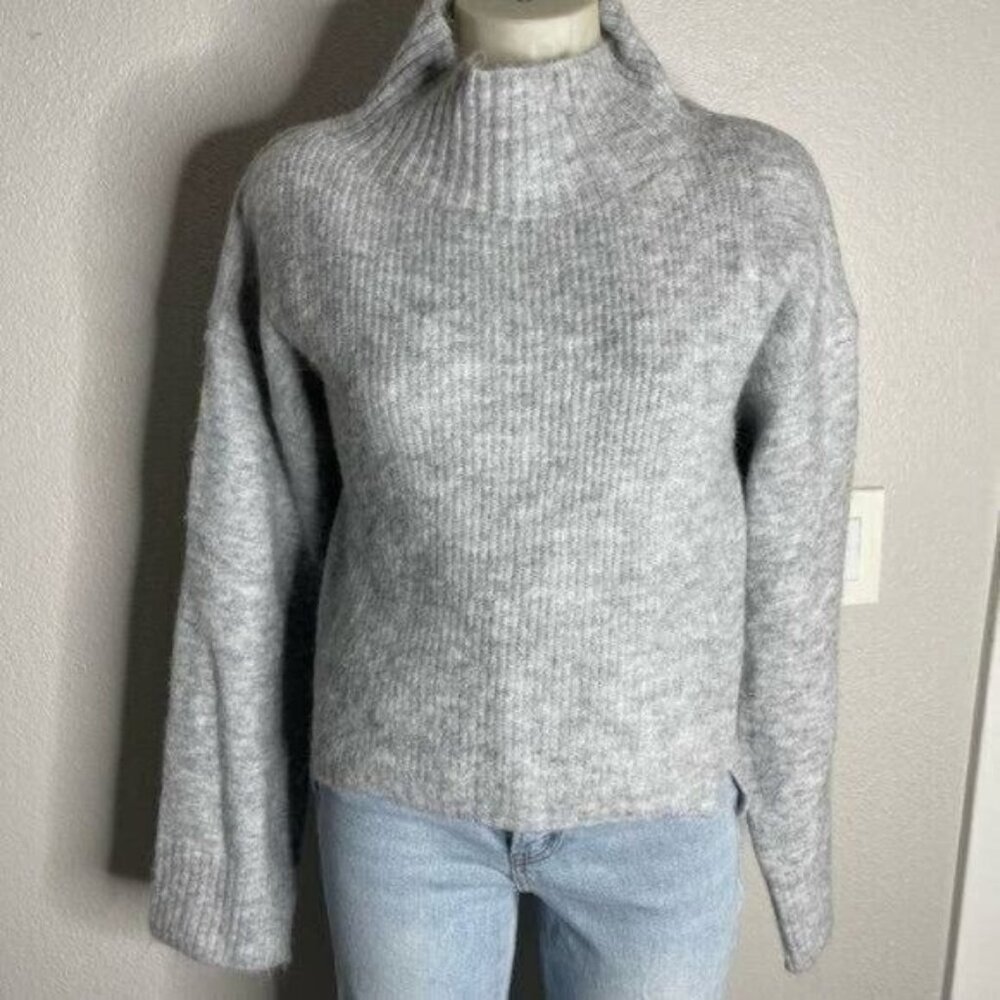 TOPSHOP Gray Turtleneck Long Sleeve Sweater Size M